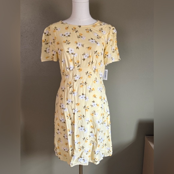 Old Navy Light Yellow Floral Short-Sleeve Midi Dress - Picture 2 of 6